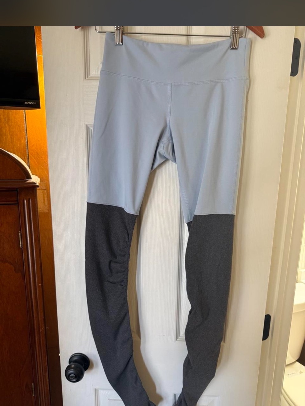 ALO Yoga Two-Tone Light Blue and Dark Gray Leggings